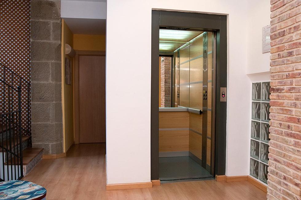 Hotel Villa De Ayerbe Zewnętrze zdjęcie