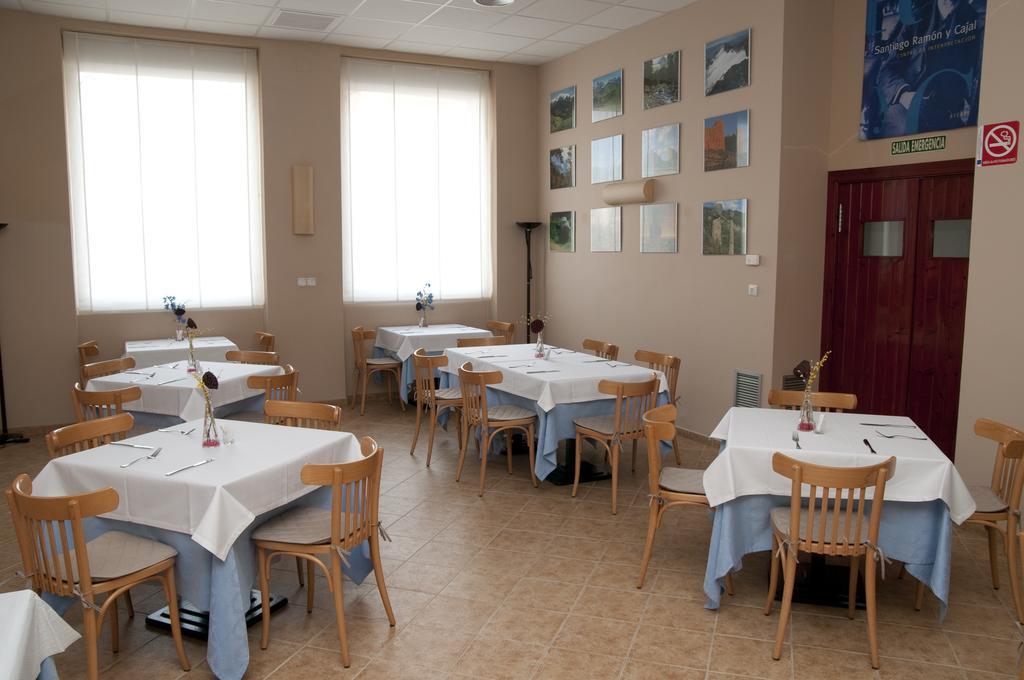 Hotel Villa De Ayerbe Zewnętrze zdjęcie