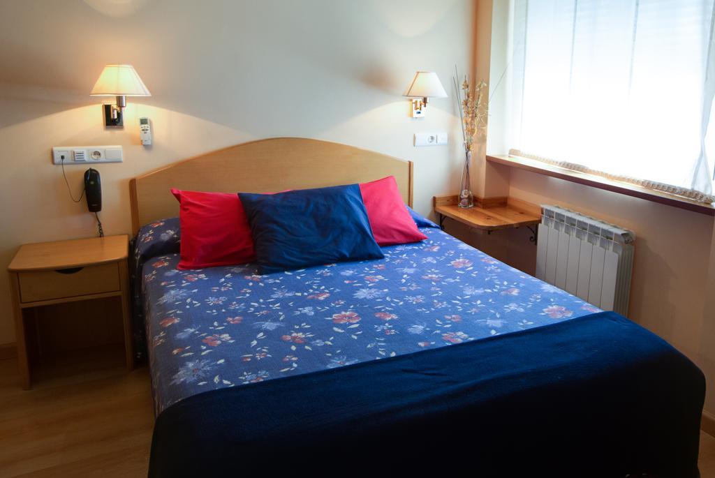Hotel Villa De Ayerbe Zewnętrze zdjęcie
