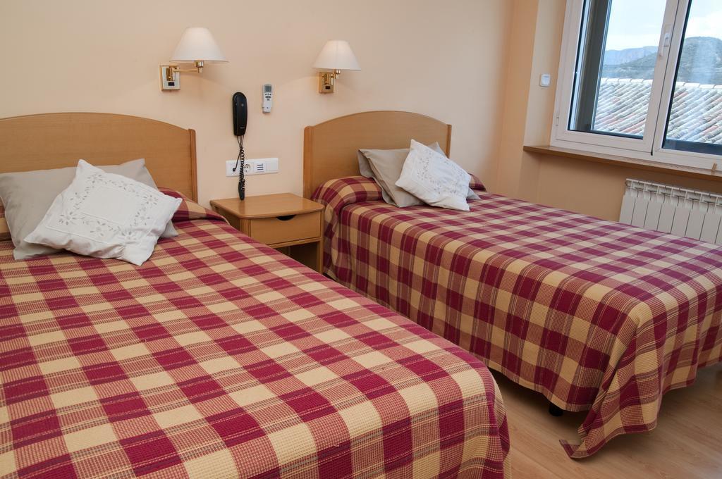 Hotel Villa De Ayerbe Zewnętrze zdjęcie