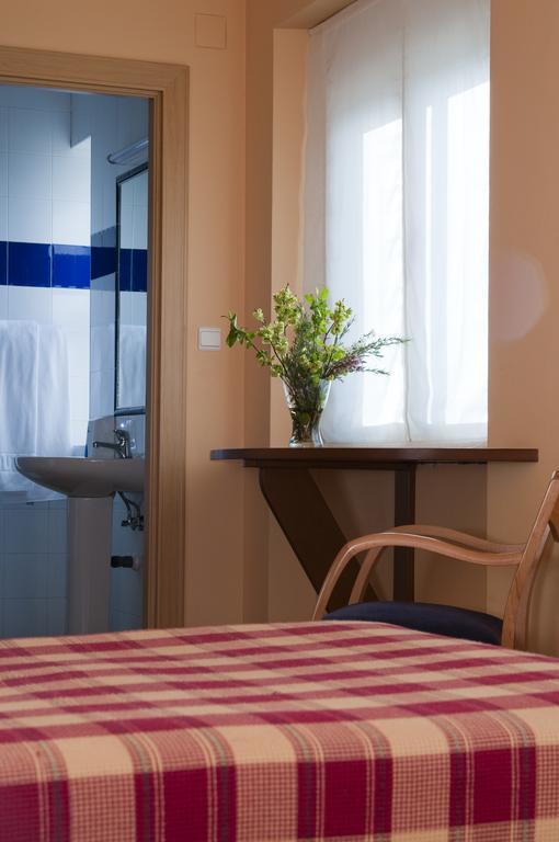 Hotel Villa De Ayerbe Zewnętrze zdjęcie
