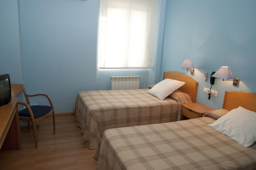 Hotel Villa De Ayerbe Zewnętrze zdjęcie