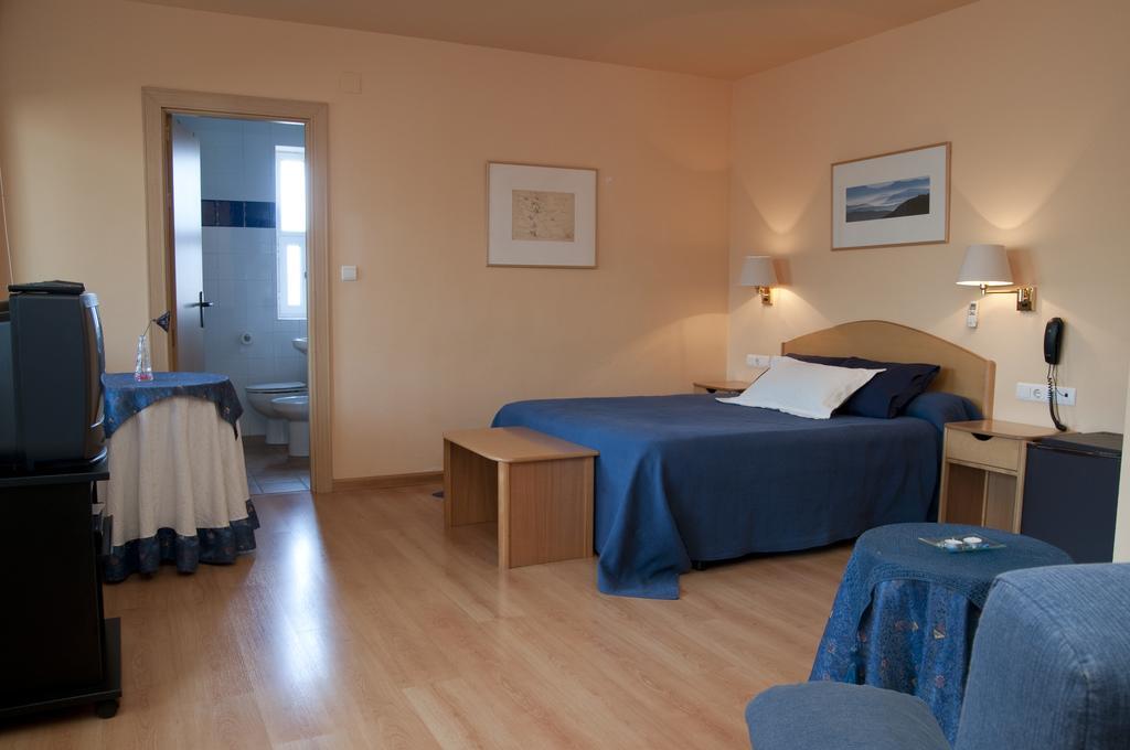 Hotel Villa De Ayerbe Zewnętrze zdjęcie