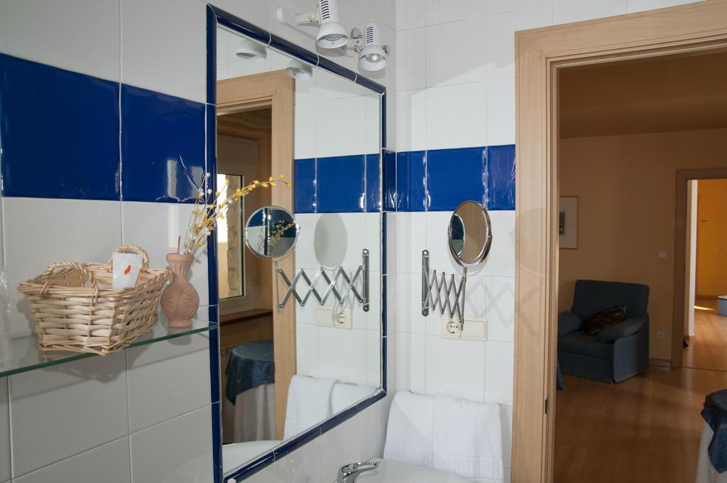Hotel Villa De Ayerbe Zewnętrze zdjęcie