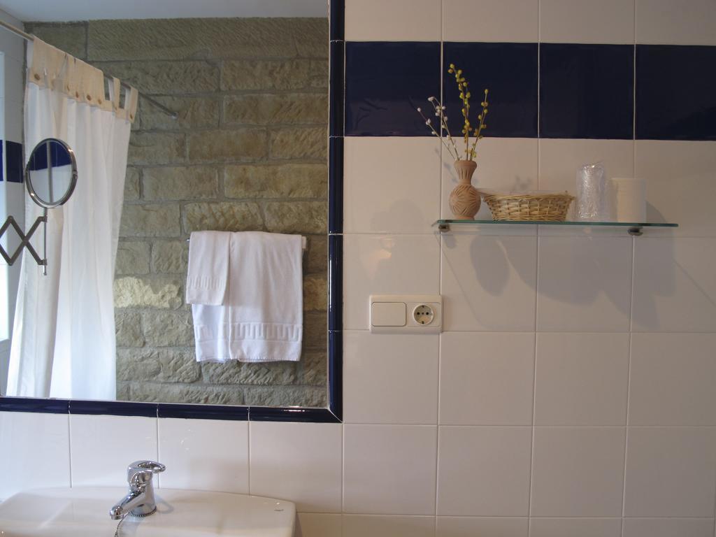 Hotel Villa De Ayerbe Zewnętrze zdjęcie