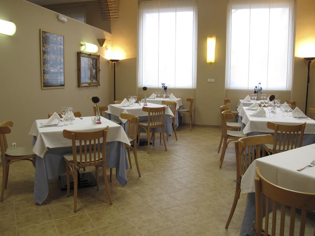 Hotel Villa De Ayerbe Zewnętrze zdjęcie