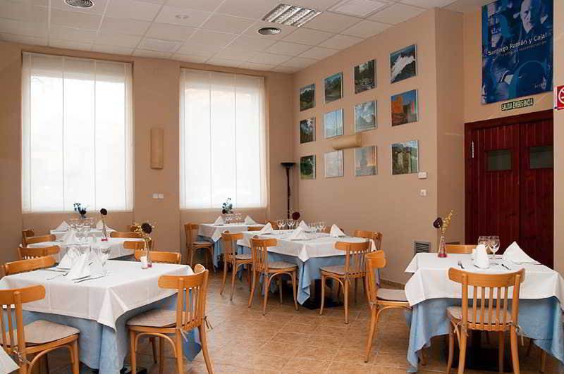 Hotel Villa De Ayerbe Zewnętrze zdjęcie