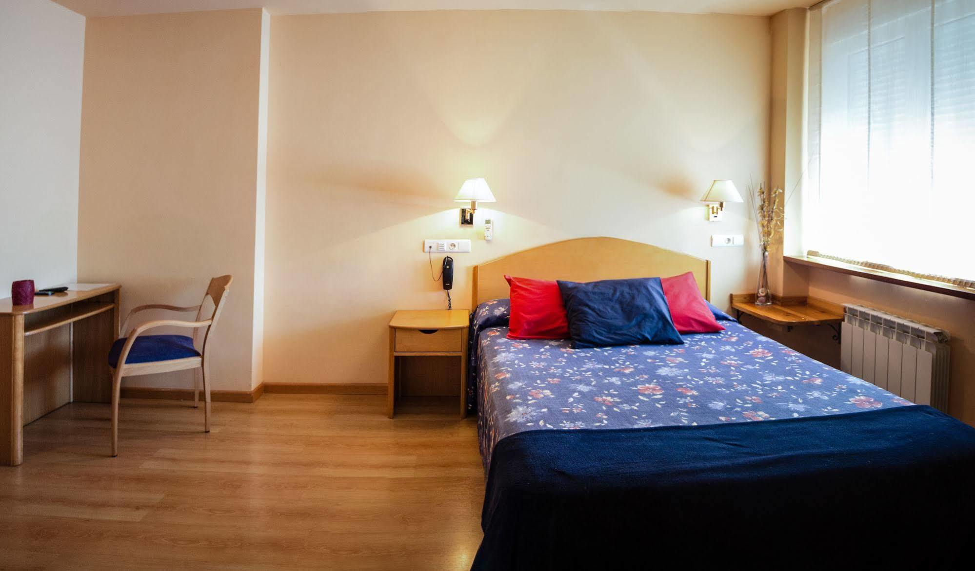 Hotel Villa De Ayerbe Zewnętrze zdjęcie