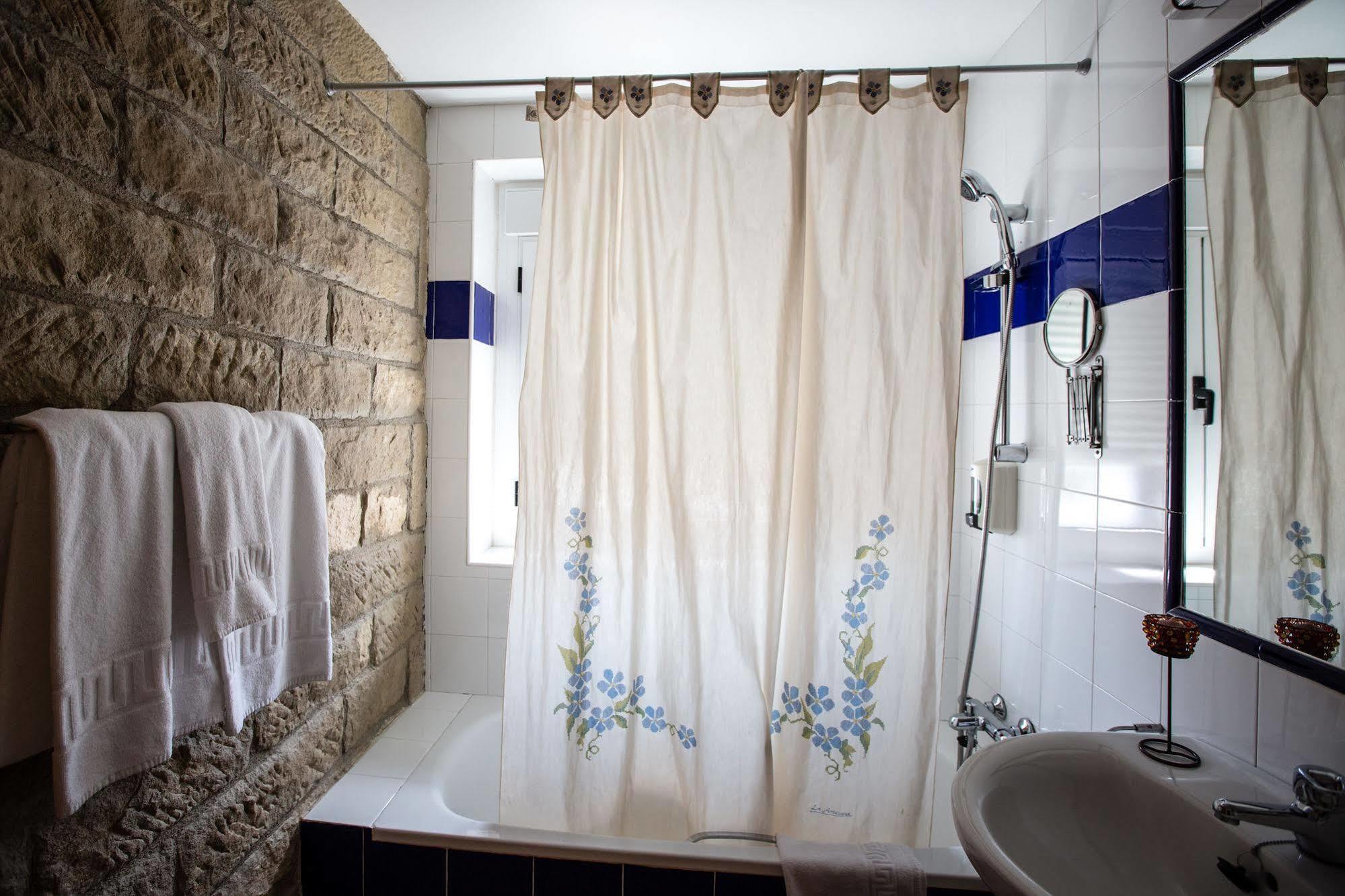 Hotel Villa De Ayerbe Zewnętrze zdjęcie