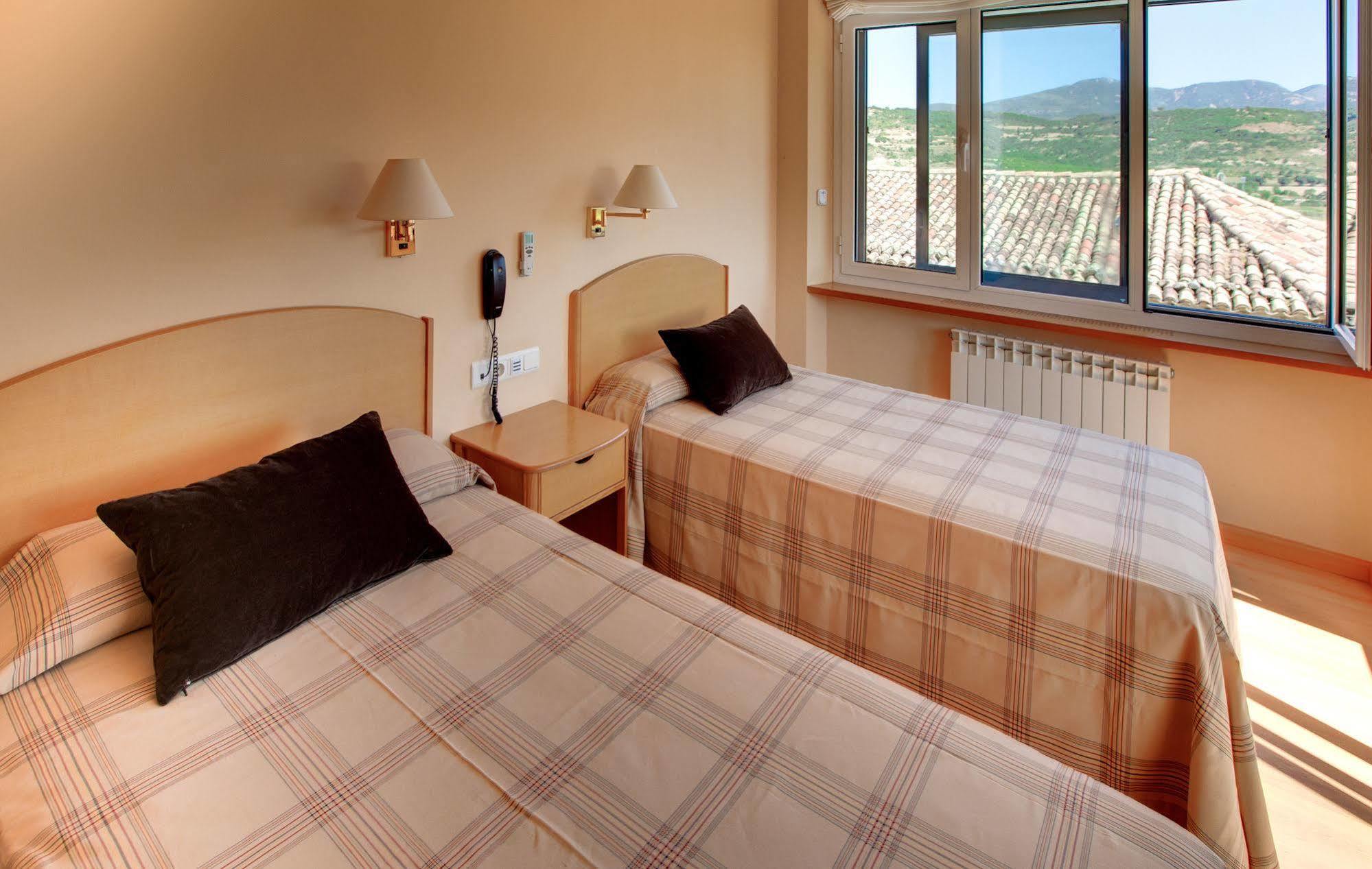 Hotel Villa De Ayerbe Zewnętrze zdjęcie