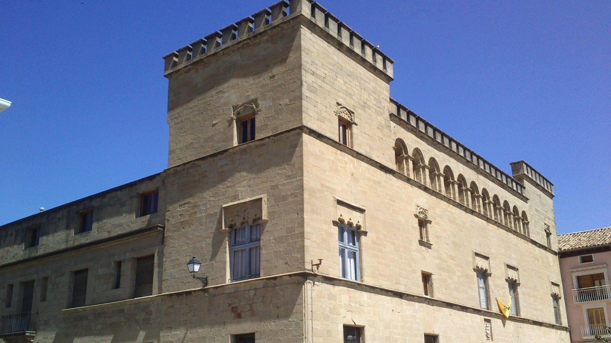 Hotel Villa De Ayerbe Zewnętrze zdjęcie